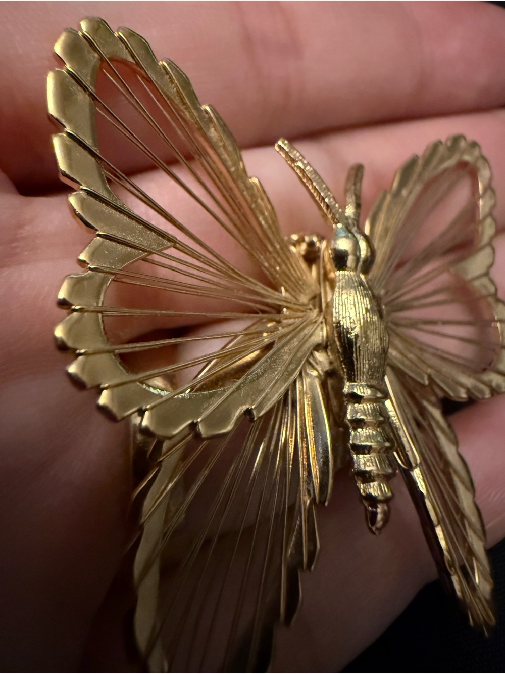 Monet Gold Floral brooch with Radiant Filigree - Picture 6 of 7